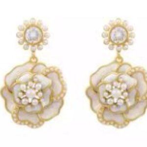 Pearl Camellia Elegant Earrings